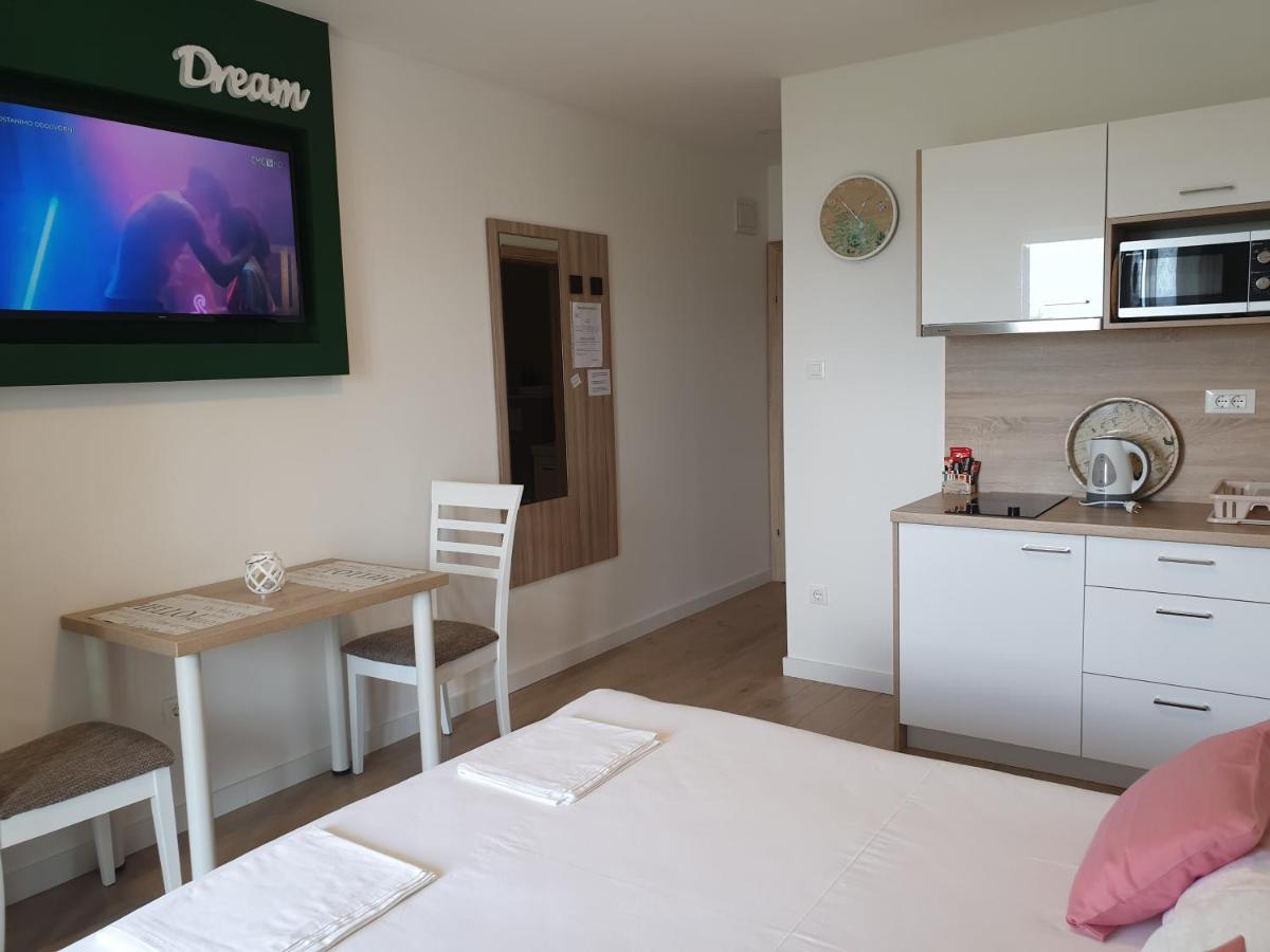 Guesthouse Dominovic Брела Экстерьер фото