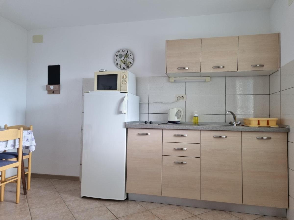 Guesthouse Dominovic Брела Экстерьер фото