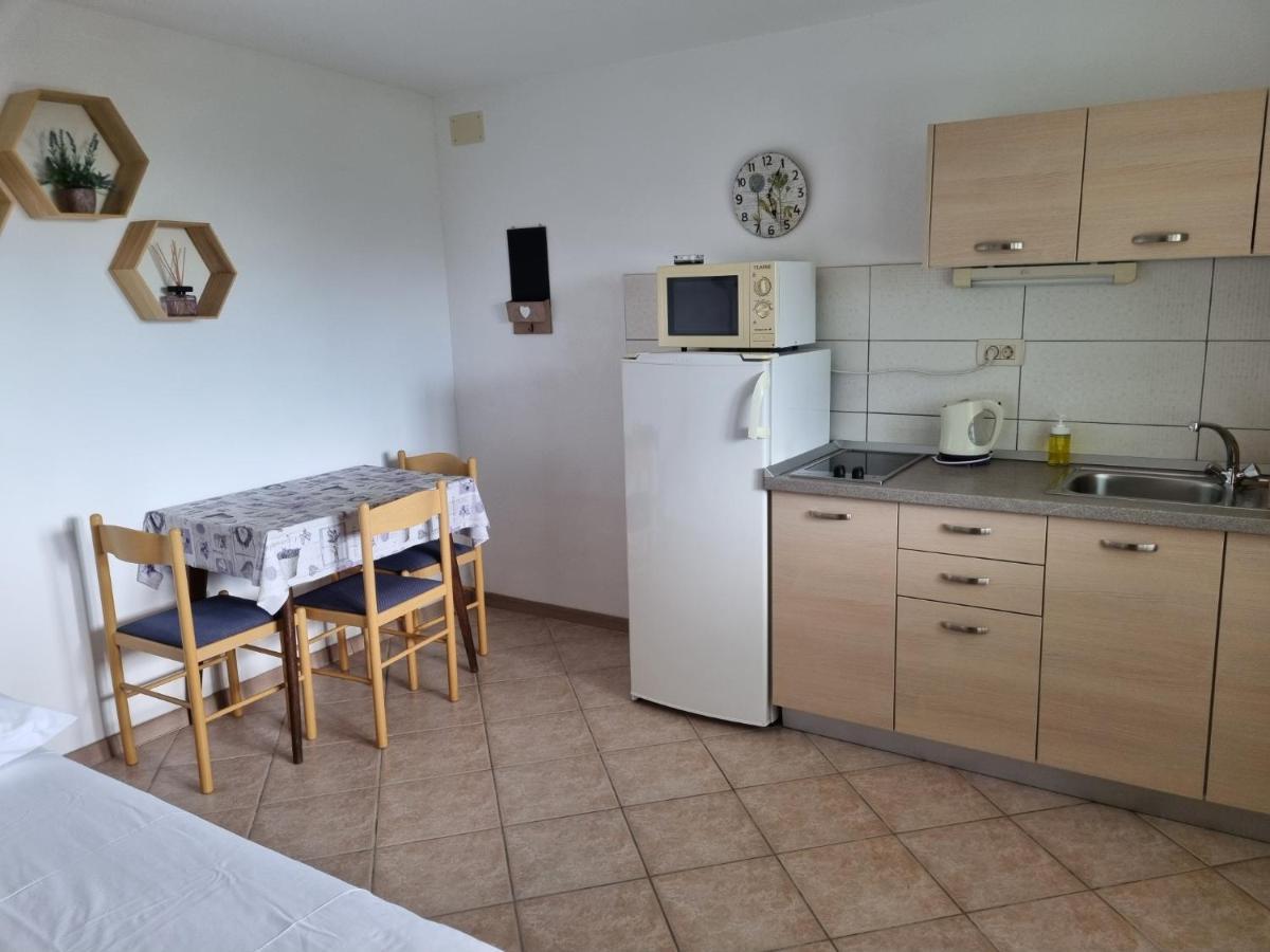 Guesthouse Dominovic Брела Экстерьер фото