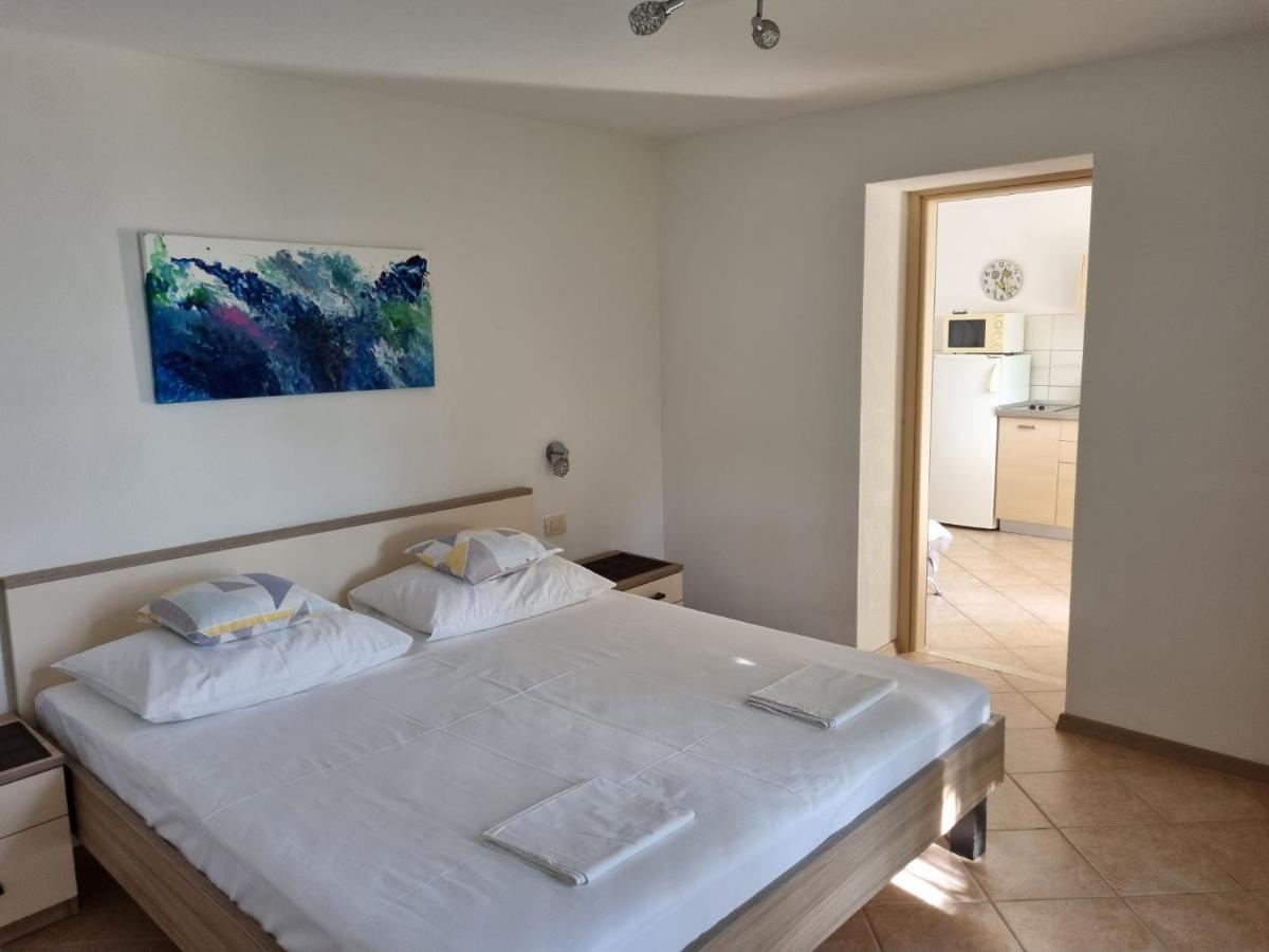 Guesthouse Dominovic Брела Экстерьер фото