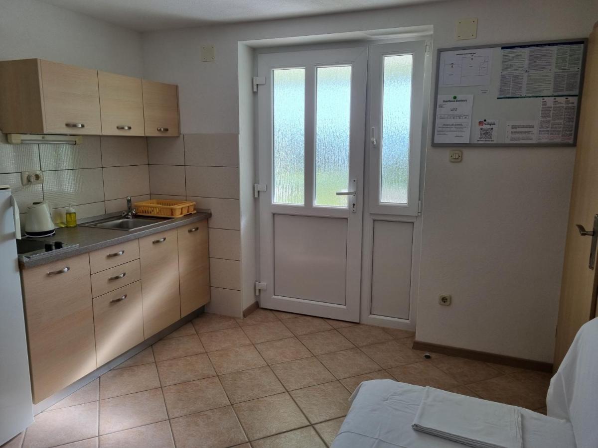 Guesthouse Dominovic Брела Экстерьер фото