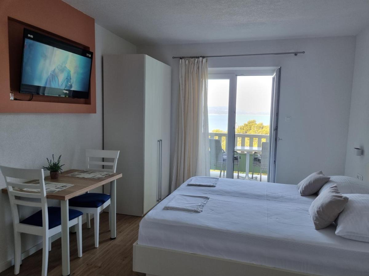 Guesthouse Dominovic Брела Экстерьер фото