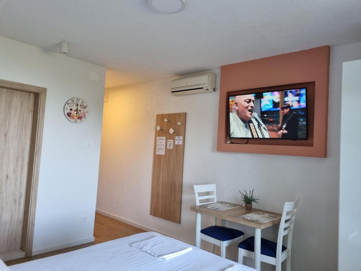 Guesthouse Dominovic Брела Экстерьер фото