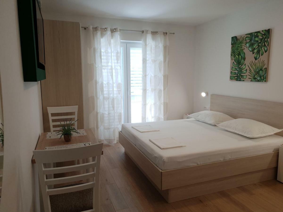 Guesthouse Dominovic Брела Экстерьер фото