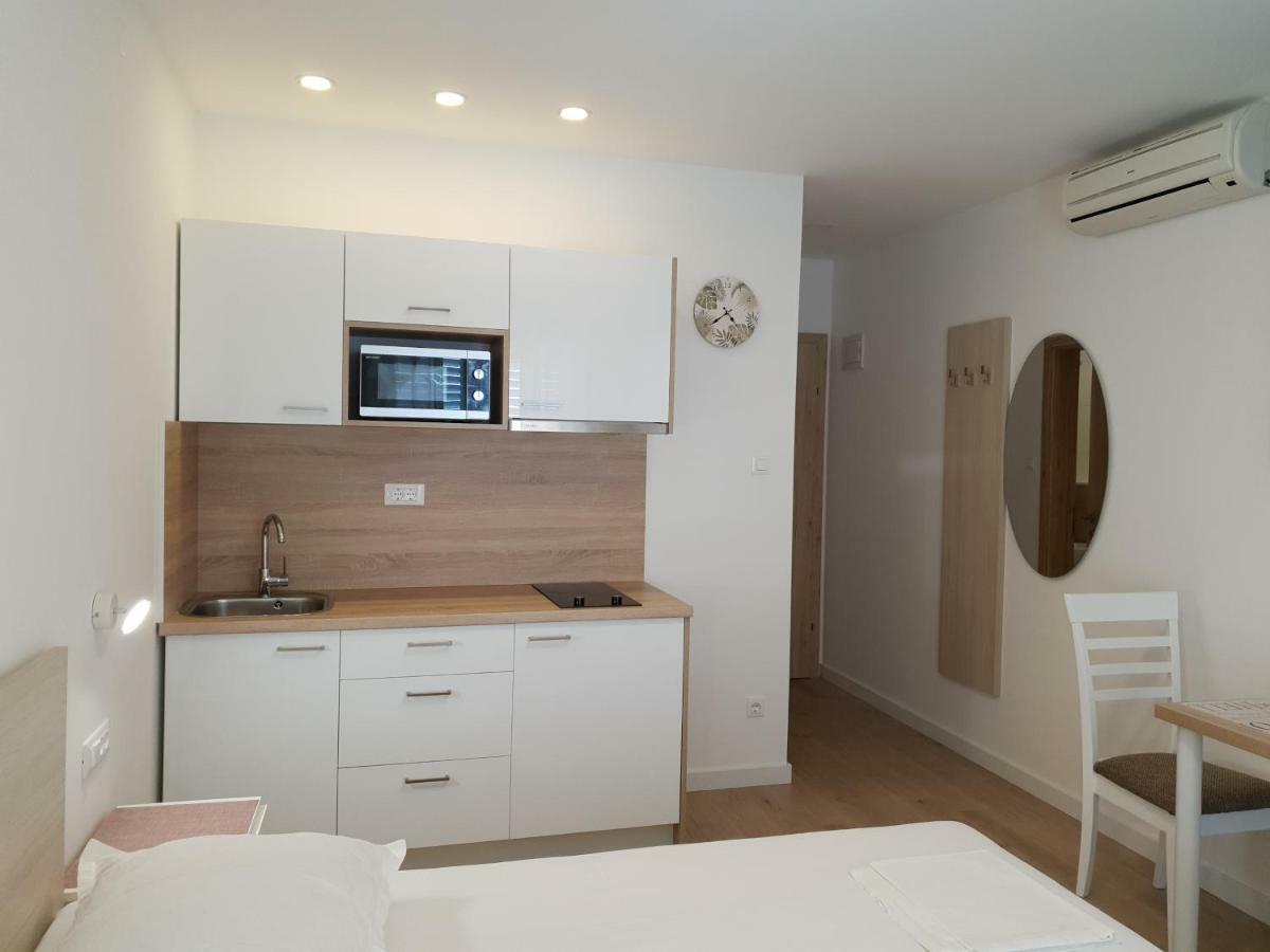 Guesthouse Dominovic Брела Экстерьер фото