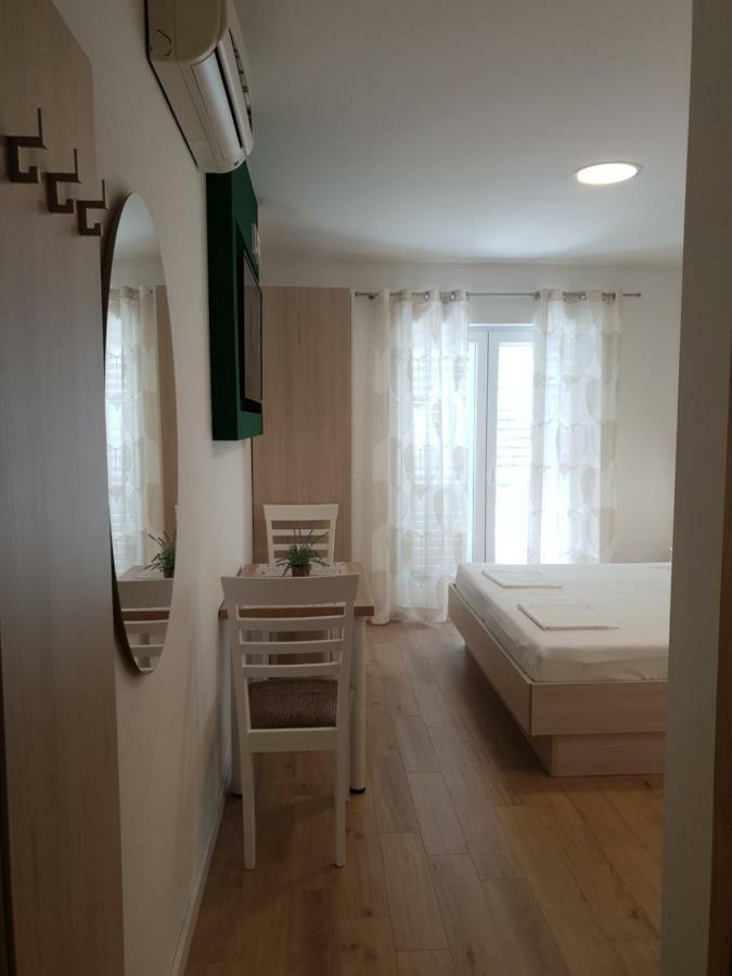 Guesthouse Dominovic Брела Экстерьер фото