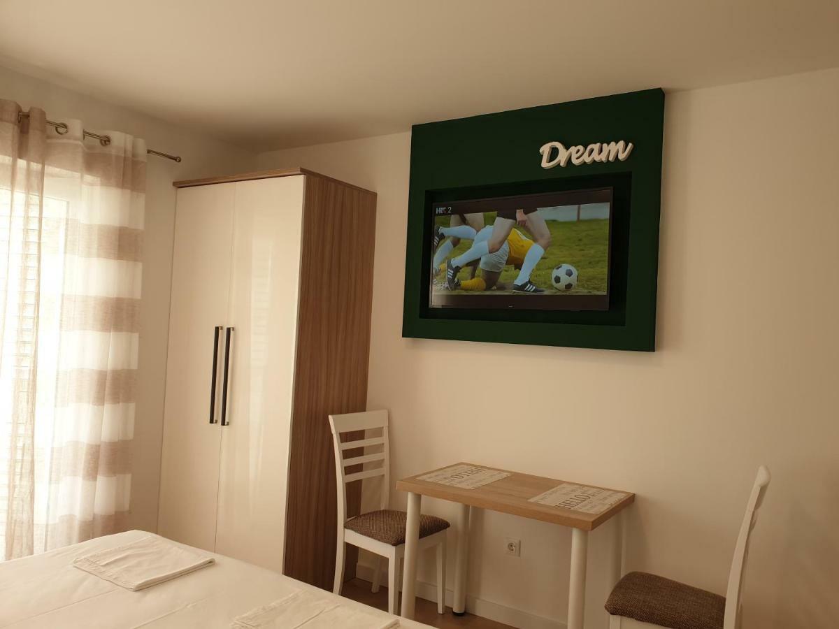 Guesthouse Dominovic Брела Экстерьер фото